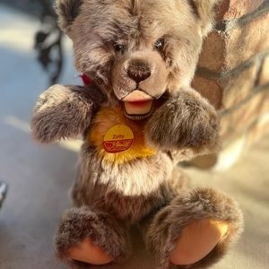 Zotty Steiff teddy bear .. arms move . Like new condition